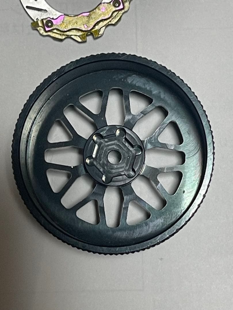 テールスライダーのアルミステアリングとフタバ用カーボンハンドル