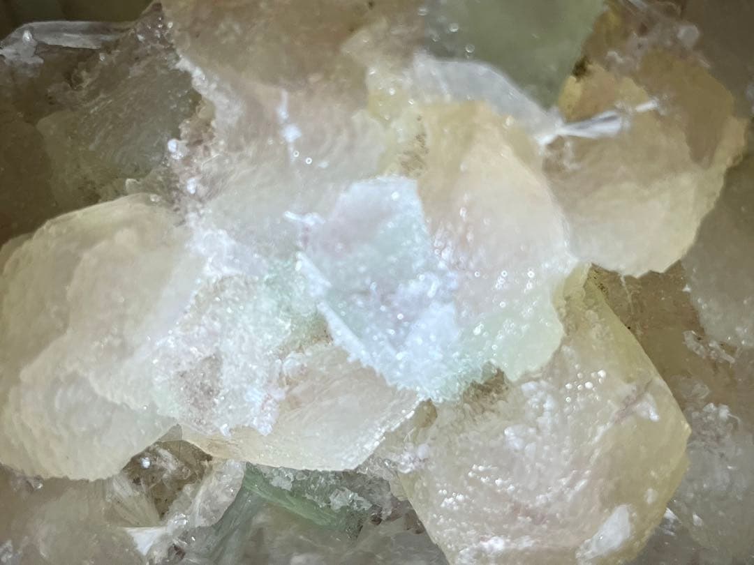 天使の水晶✨　グリーンアポフィライト　原石　魚眼石　スチルバイト　クラスター