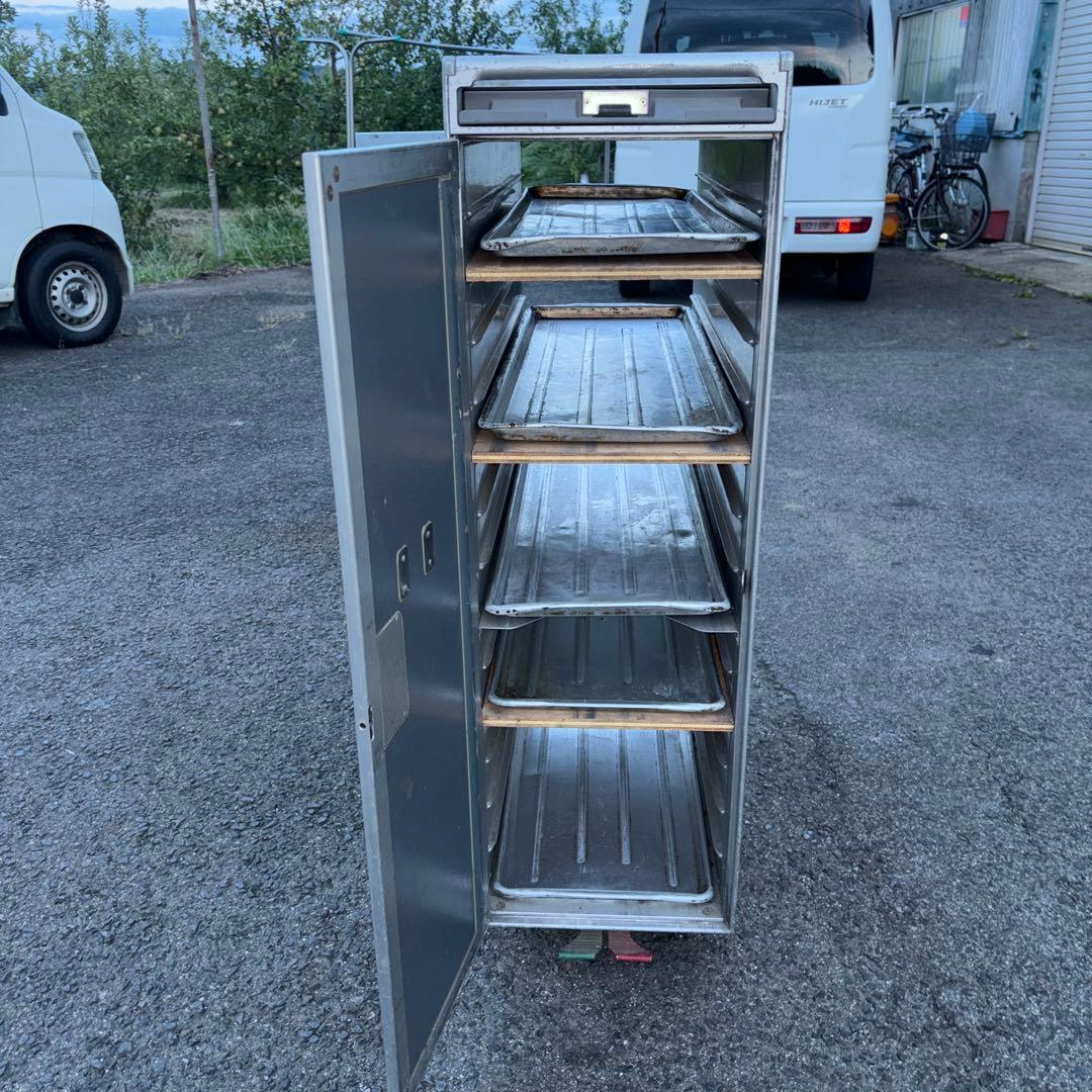 機内ミールカート