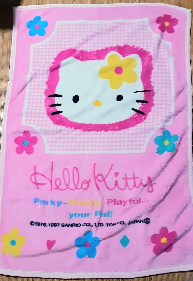 値下げ❗ サンリオ HELLO KITTY キティちゃん ミニ毛布 平成レトロ