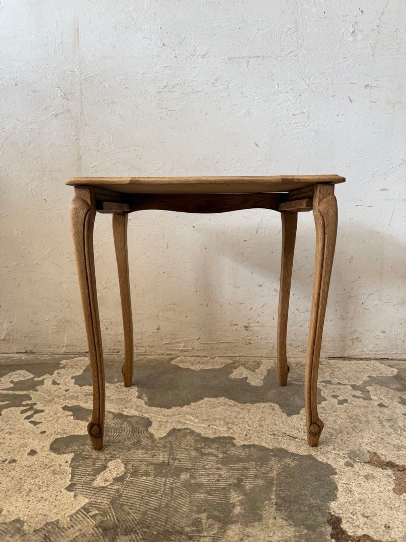 ビンテージ　サイドテーブル 花台 ベッドサイドテーブル　中　猫脚　剥離