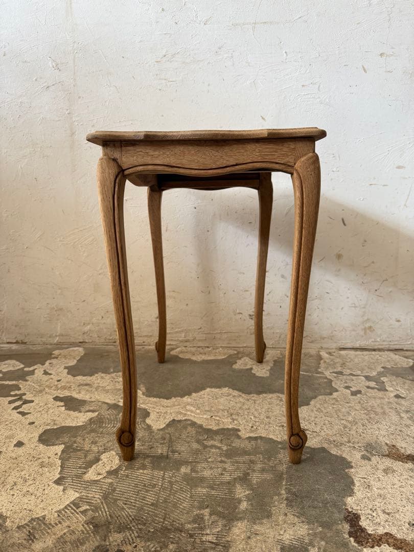 ビンテージ　サイドテーブル 花台 ベッドサイドテーブル　中　猫脚　剥離