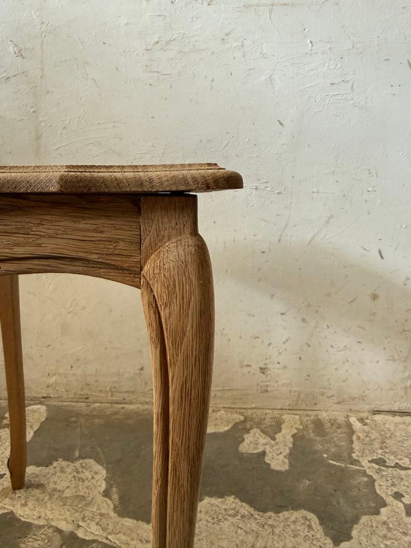 ビンテージ　サイドテーブル 花台 ベッドサイドテーブル　中　猫脚　剥離