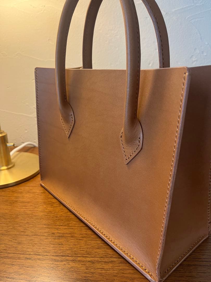 【レザーハンドバッグ】イタリアンレザー キャメル CAM シンプル 1点物