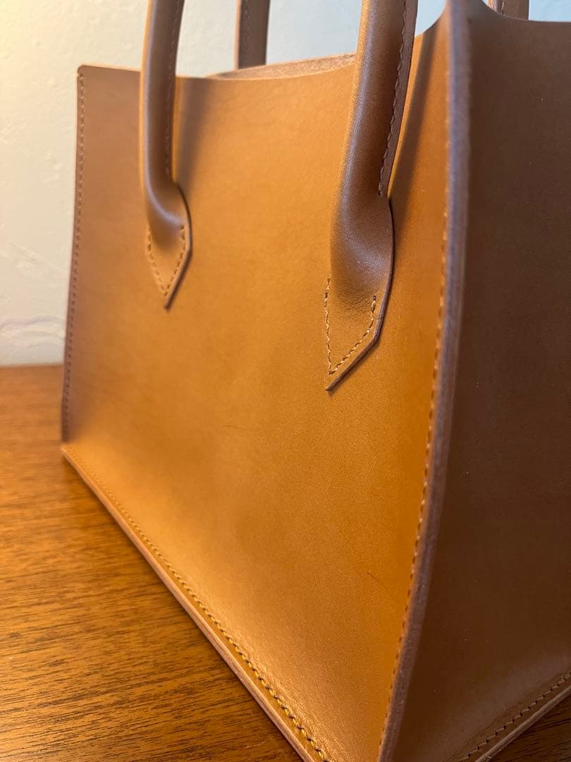 【レザーハンドバッグ】イタリアンレザー キャメル CAM シンプル 1点物