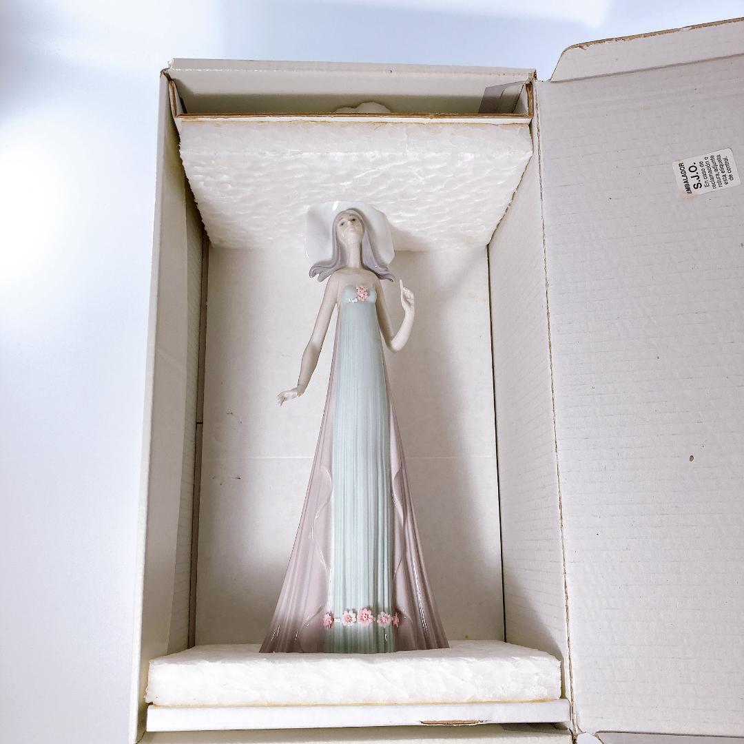 リヤドロ Dama Biarritz ビアリッツの貴婦人 |2616|☆ - メルカリ