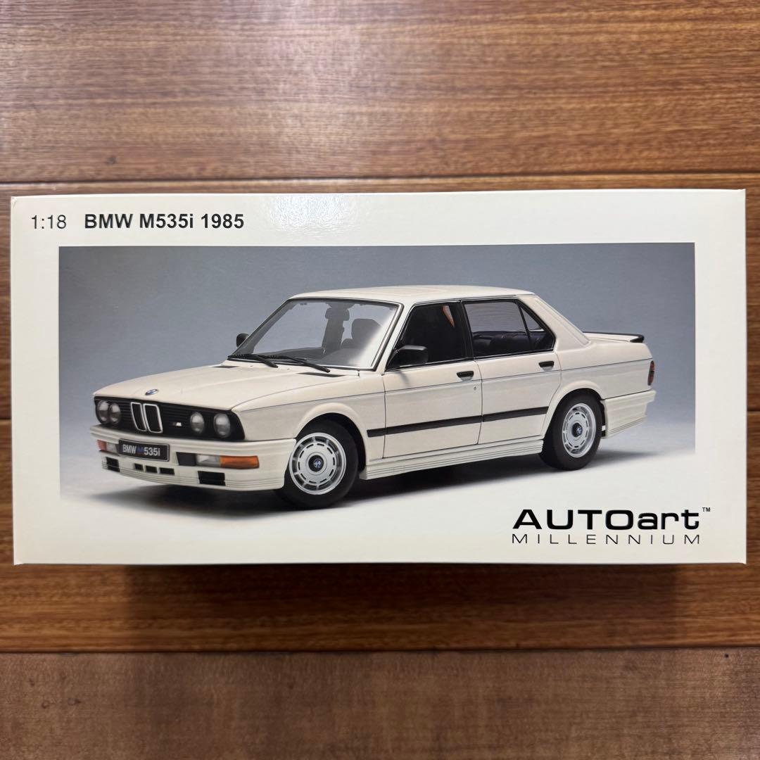 【新品】オートアート BMW 535i 1985 ホワイト　1/18