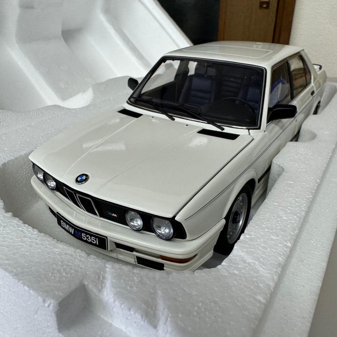 【新品】オートアート BMW 535i 1985 ホワイト　1/18