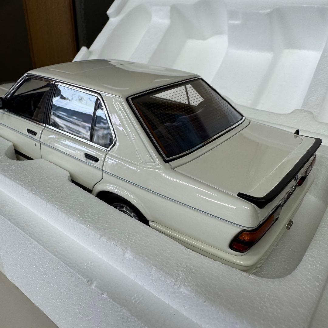 【新品】オートアート BMW 535i 1985 ホワイト　1/18