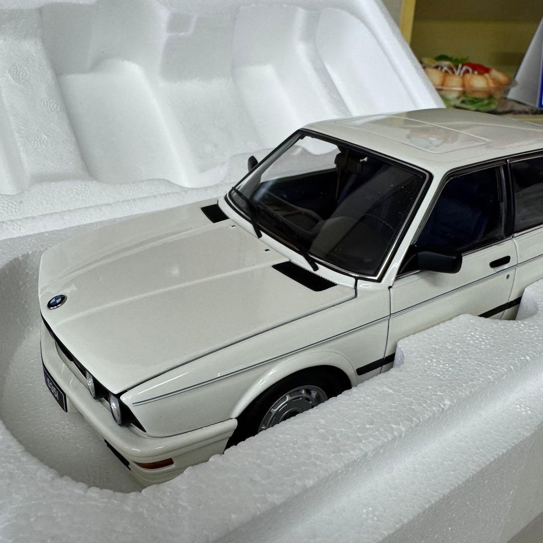 【新品】オートアート BMW 535i 1985 ホワイト　1/18