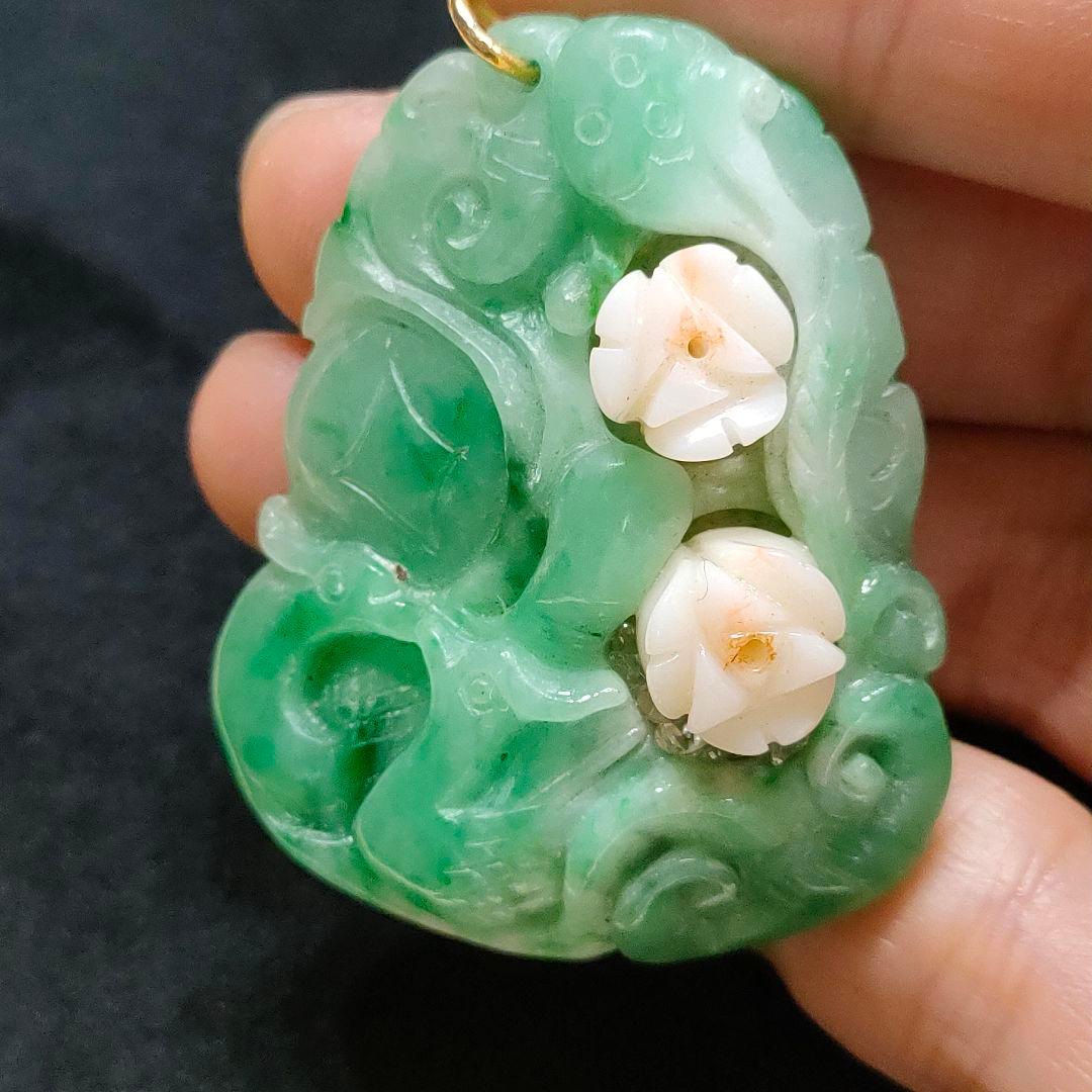 CO14　翡翠　珊瑚　ペンダントトップ　彫刻極美品