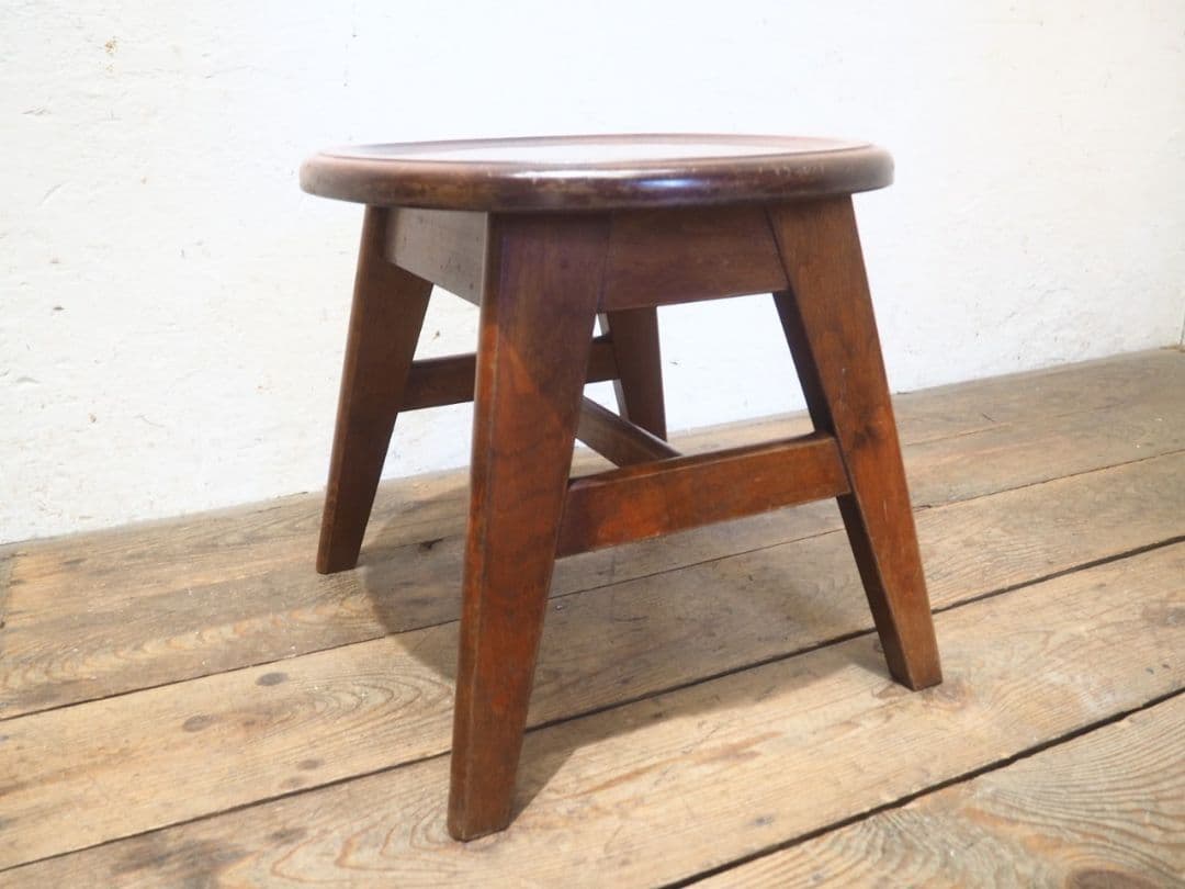 1219 レトロモダンなスツール　椅子　イス　チェア　花台　展示台　カフェ