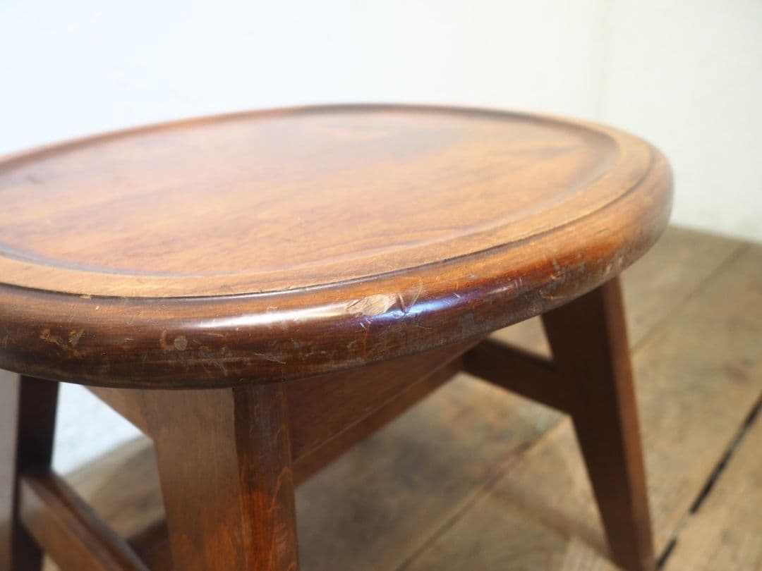 1219 レトロモダンなスツール　椅子　イス　チェア　花台　展示台　カフェ