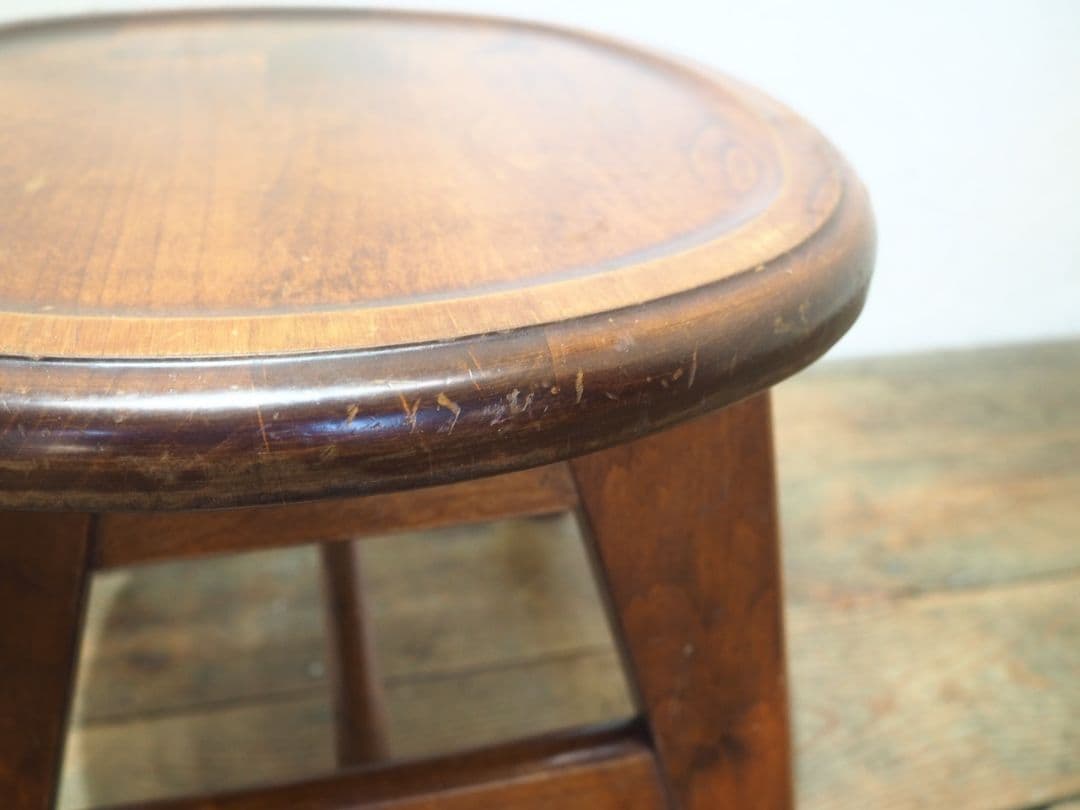 1219 レトロモダンなスツール　椅子　イス　チェア　花台　展示台　カフェ