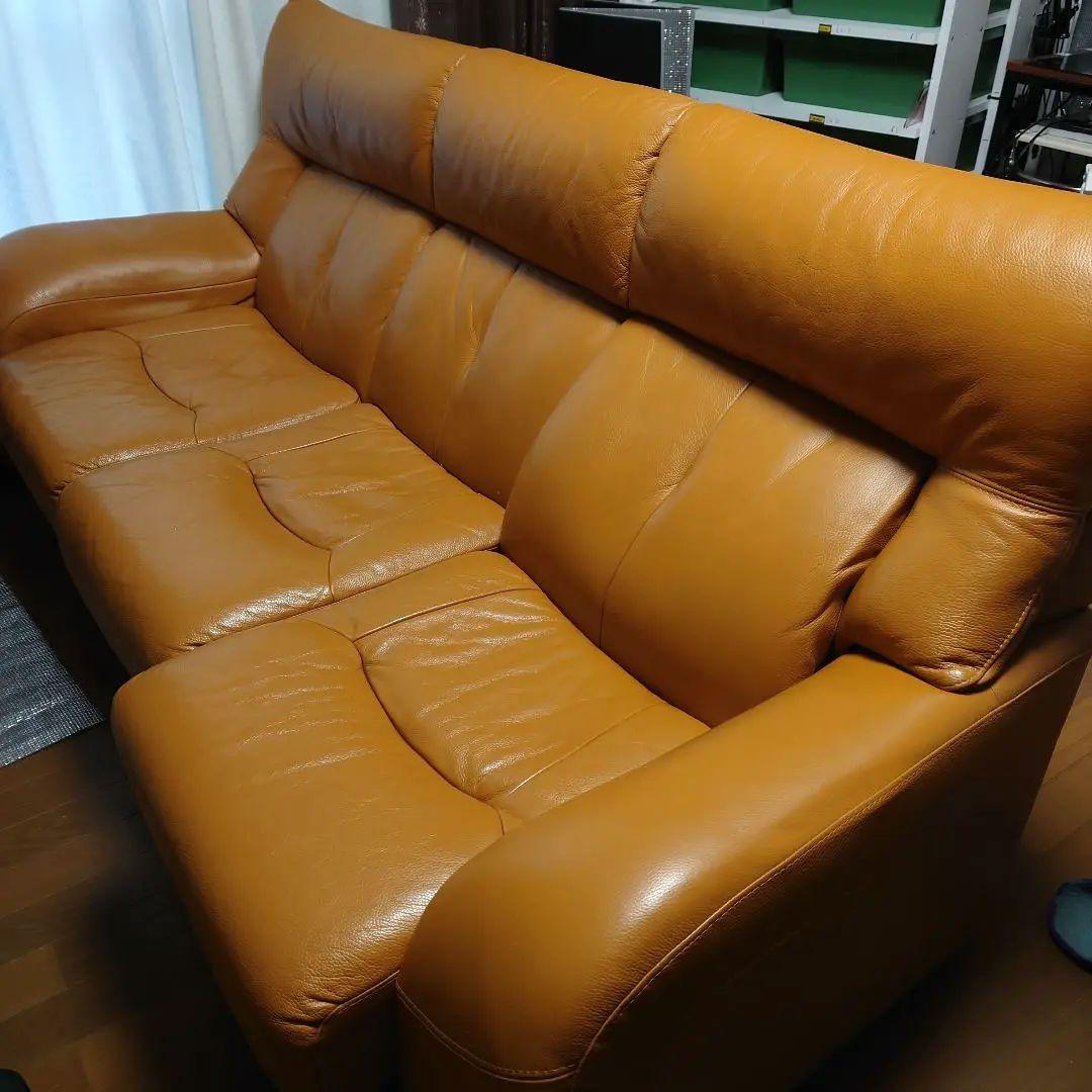 3人掛けソファ 座席背もたれが可動式 キャメル色 レザー