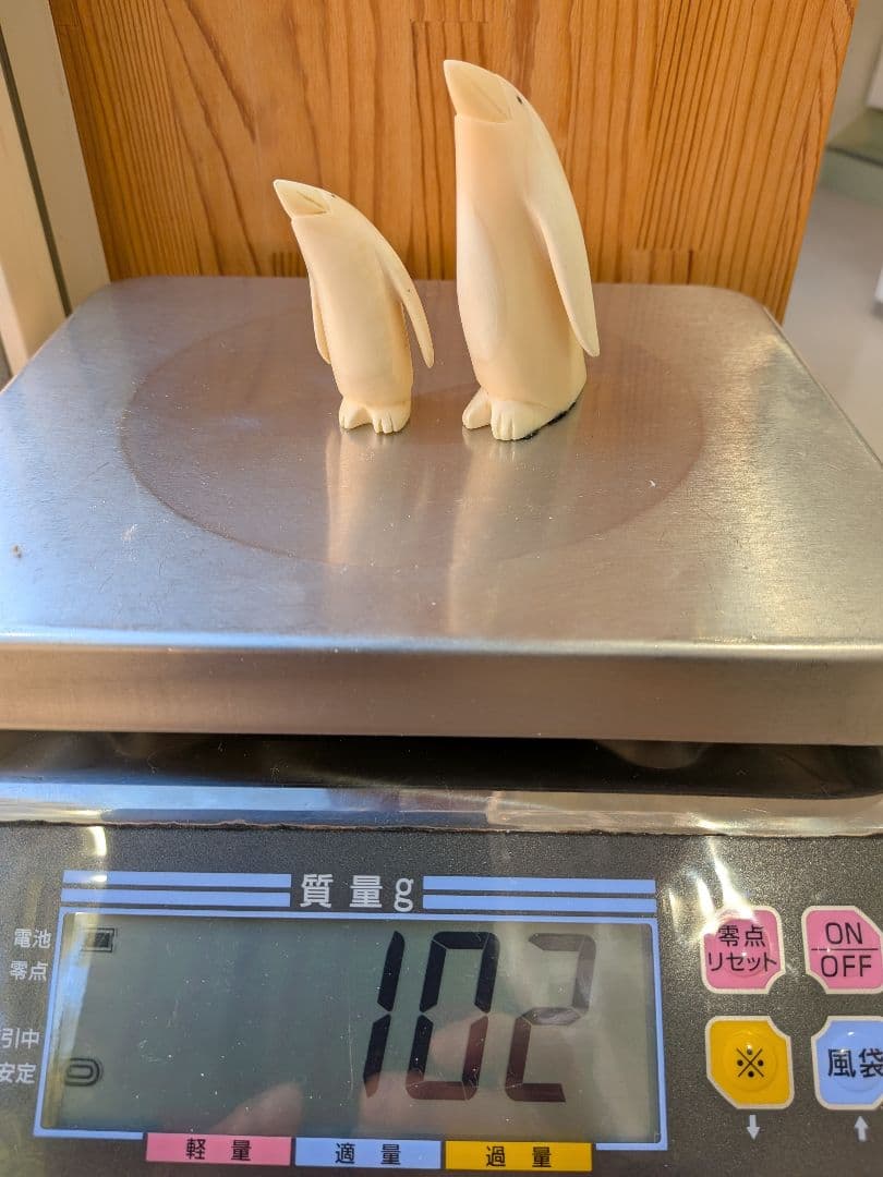 マッコウ鯨歯　ペンギン2羽