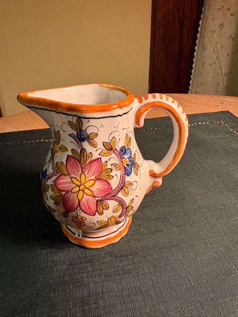 イタリア、Grazia Deruta（グラツィア・デルータ）手描きピッチャー