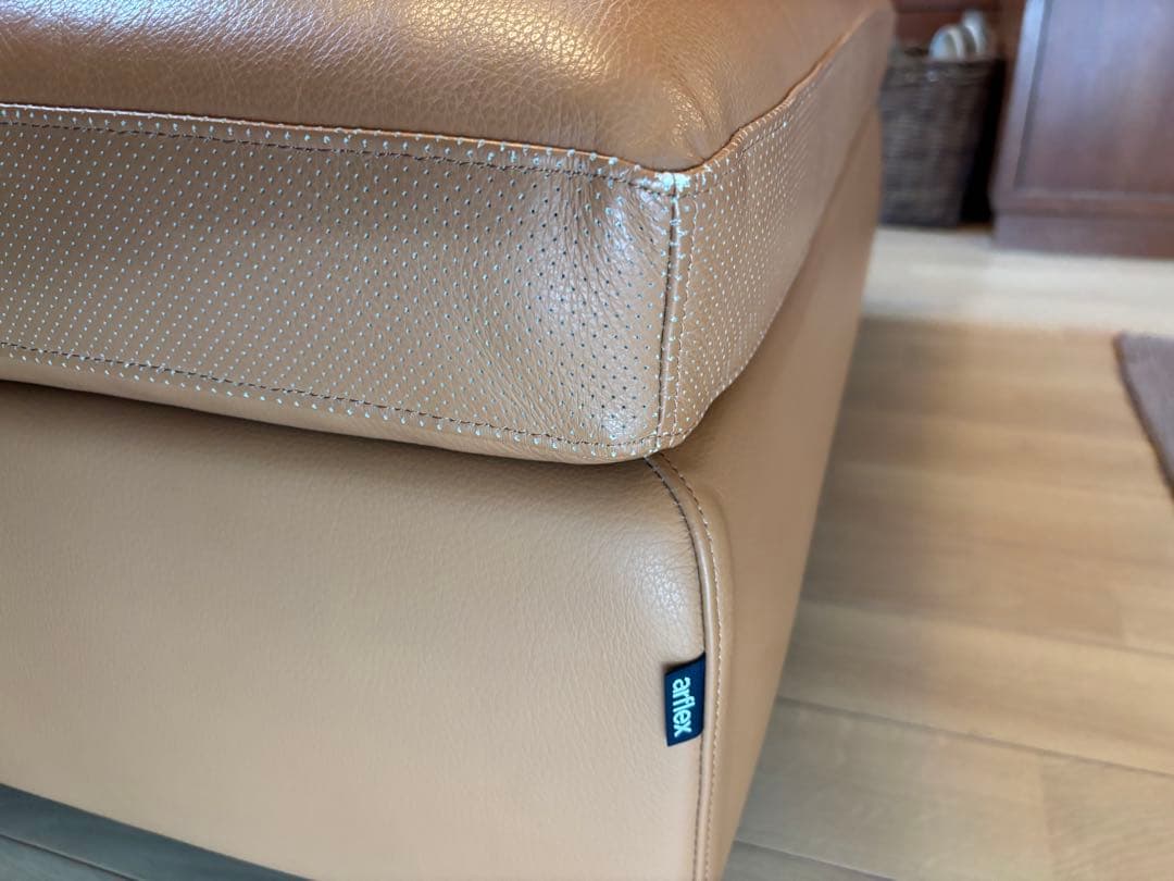 超美品ALFLEX SONAブラウンレザー スクエアオットマンモデルルーム展示品