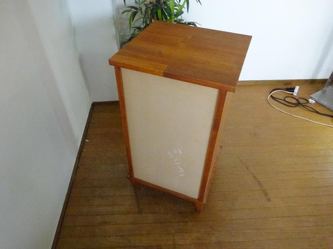 取っ手がアクセントの４段チェスト　ミニチェスト　電話台　小物収納　美品