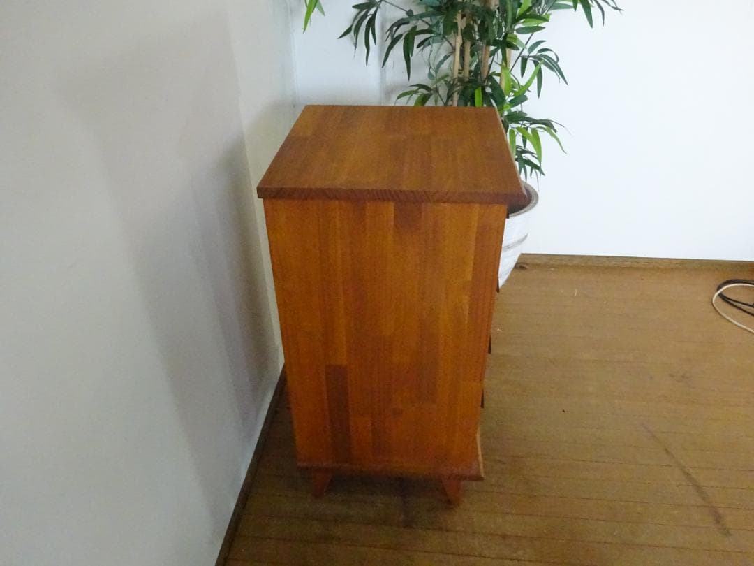 取っ手がアクセントの４段チェスト　ミニチェスト　電話台　小物収納　美品