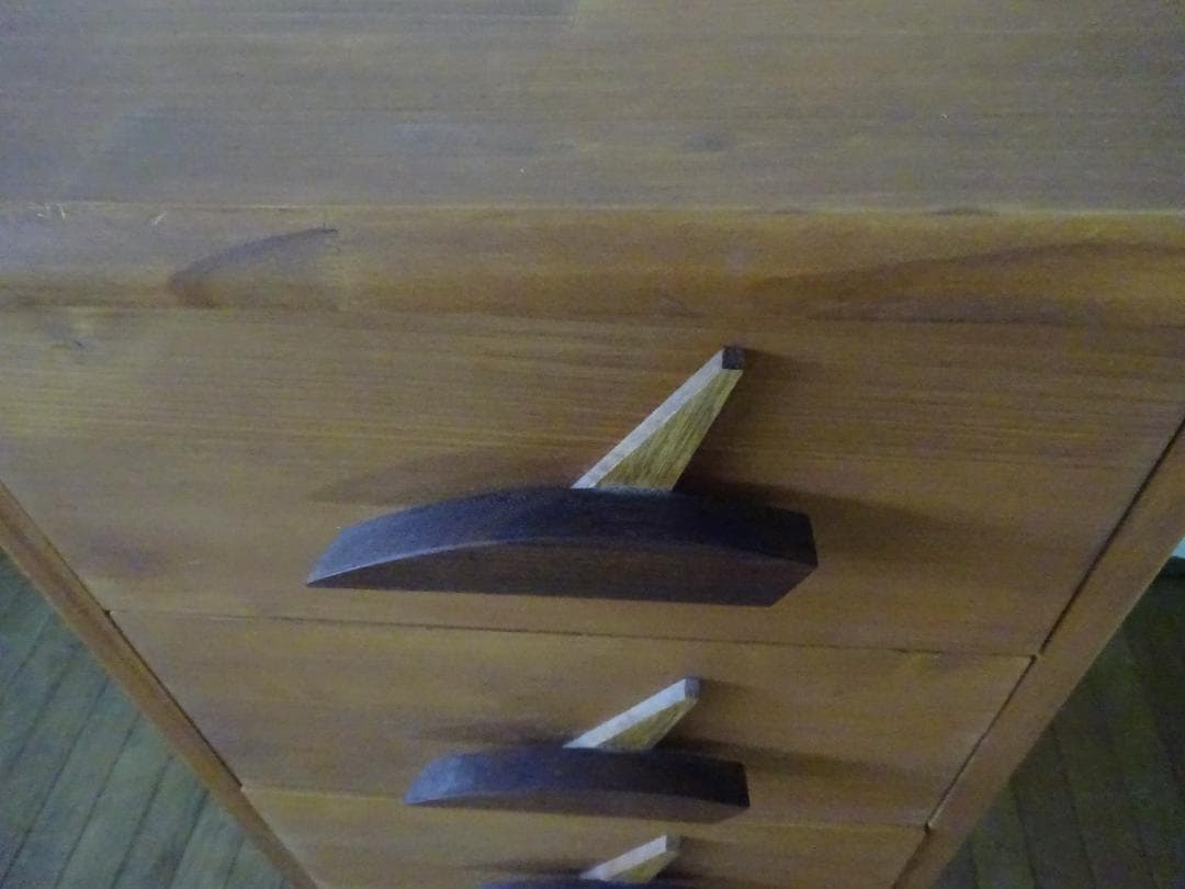 取っ手がアクセントの４段チェスト　ミニチェスト　電話台　小物収納　美品