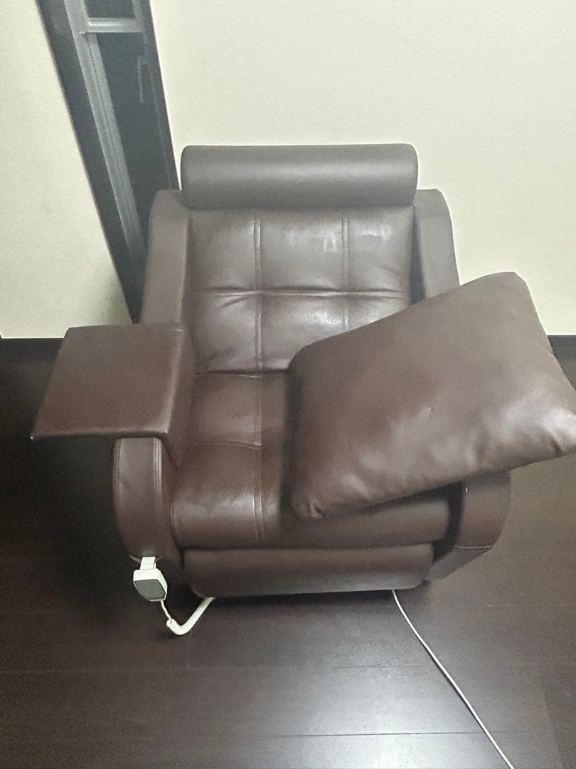 一人用ソファの電動オットマン付 フット　ネイルサロンでも