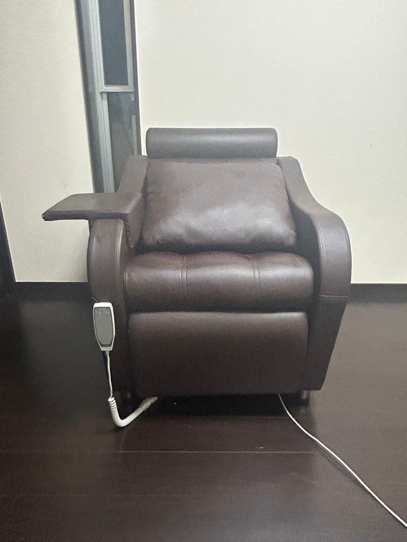 一人用ソファの電動オットマン付 フット　ネイルサロンでも