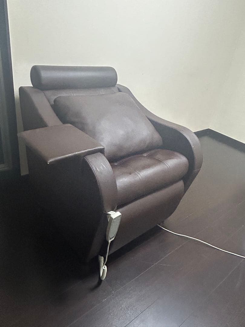 一人用ソファの電動オットマン付 フット　ネイルサロンでも