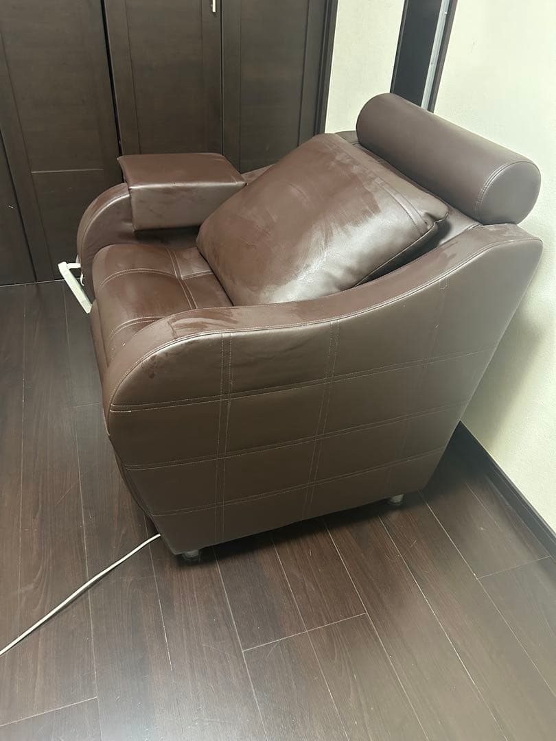 一人用ソファの電動オットマン付 フット　ネイルサロンでも