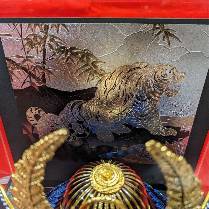 五月人形 兜飾り アクリルケース 徳川家康 虎 彫金 黒 シンプル 子どもの日