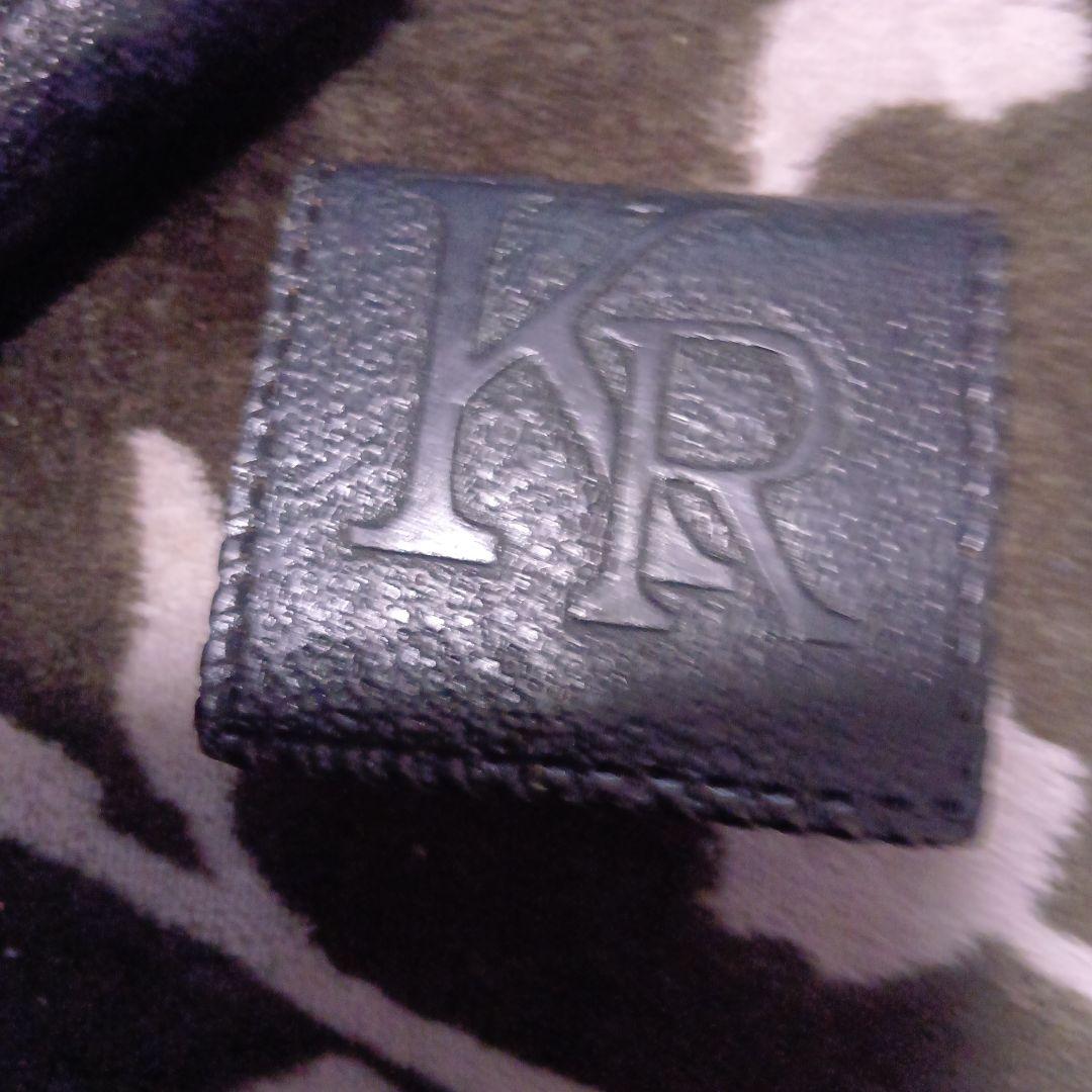 KRのロゴ入り長財布と小銭入れのセット