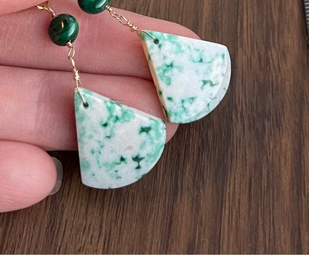 希少 グリーンオパライズドウッド 大きめピアスチャーム·͜· ︎︎