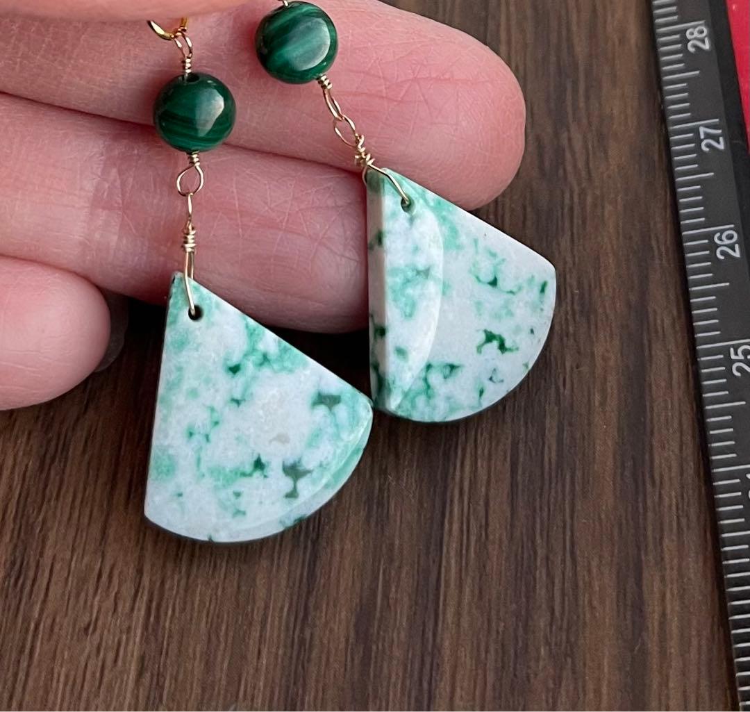 希少 グリーンオパライズドウッド 大きめピアスチャーム·͜· ︎︎