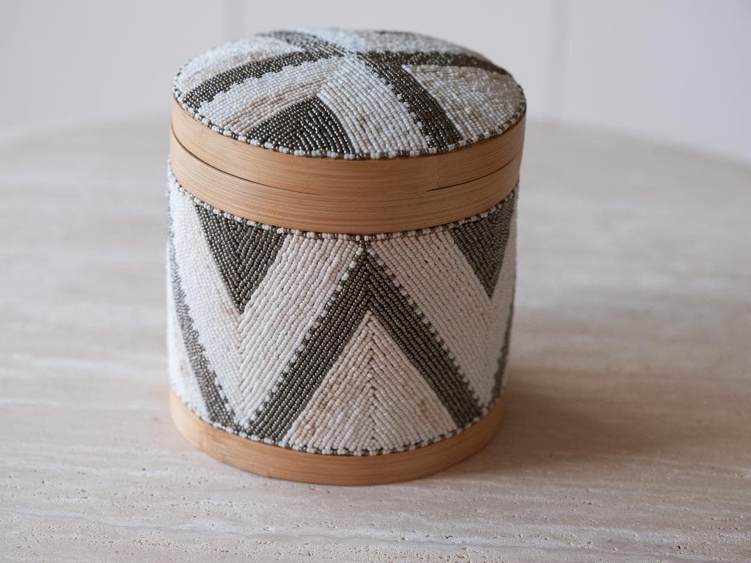 バリ島買付 ビーズ装飾 蓋付きバスケット 直径20cm 未使用 01