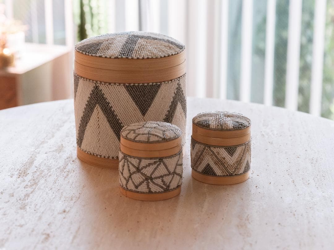 バリ島買付 ビーズ装飾 蓋付きバスケット 直径20cm 未使用 01