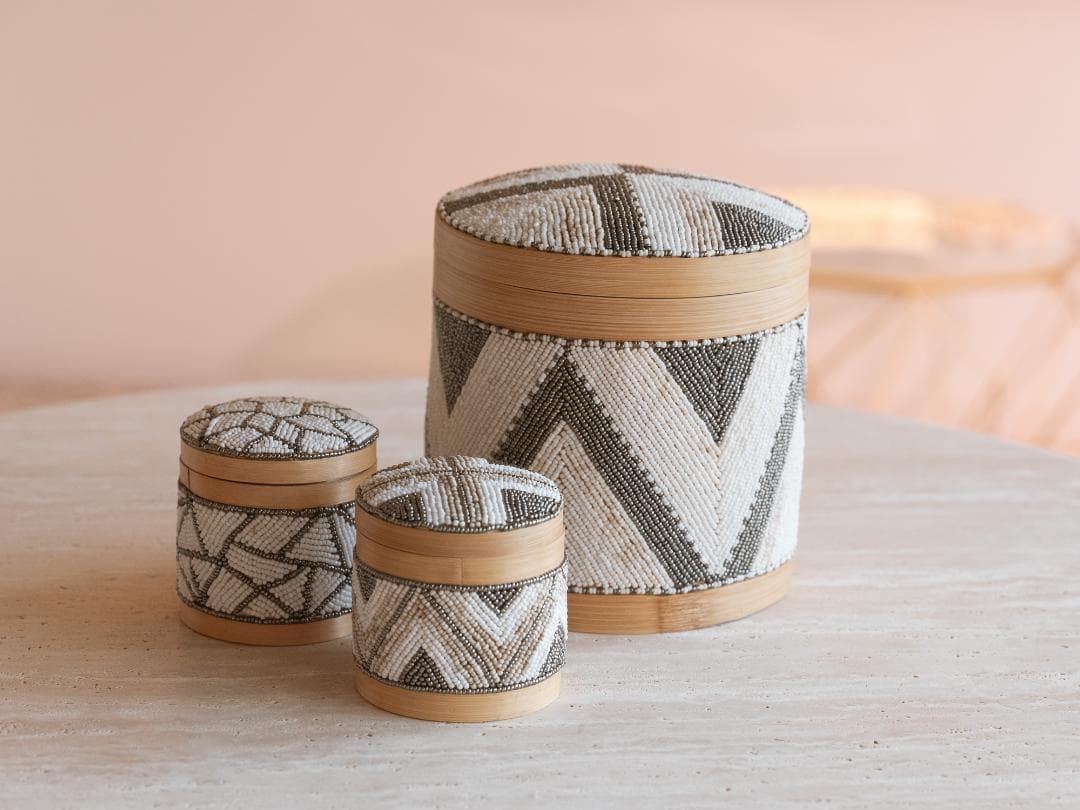 バリ島買付 ビーズ装飾 蓋付きバスケット 直径20cm 未使用 01