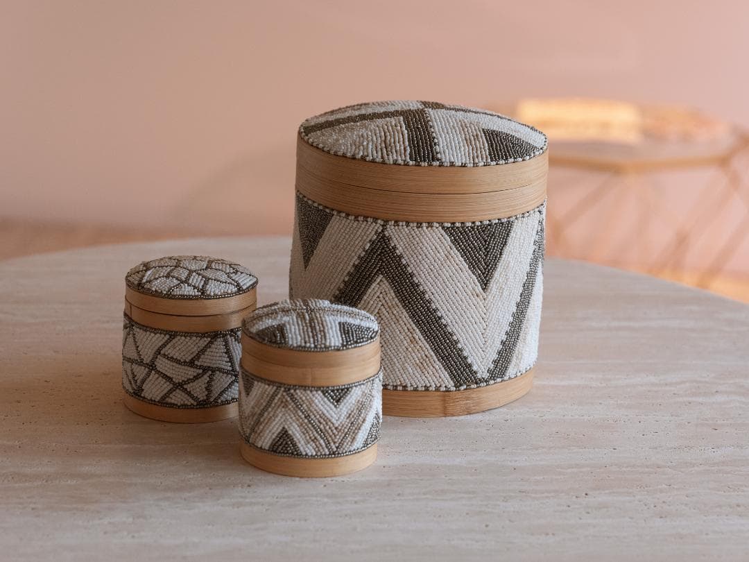 バリ島買付 ビーズ装飾 蓋付きバスケット 直径20cm 未使用 01