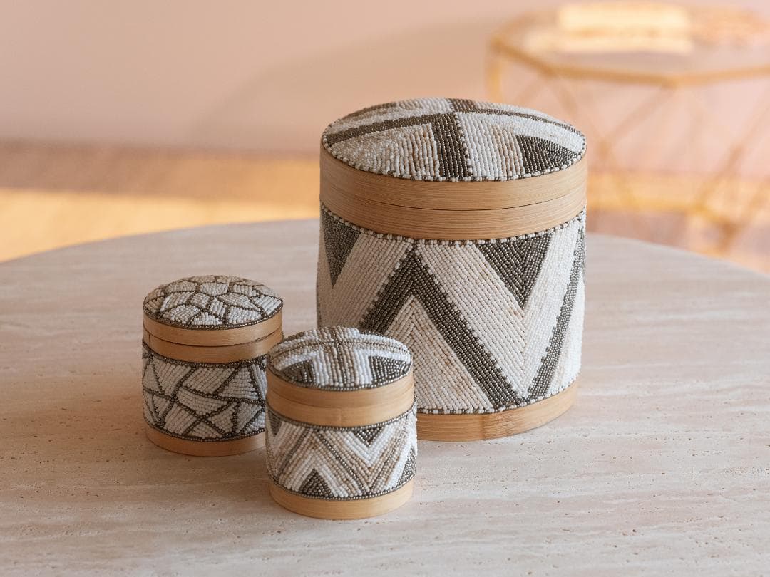 バリ島買付 ビーズ装飾 蓋付きバスケット 直径20cm 未使用 01