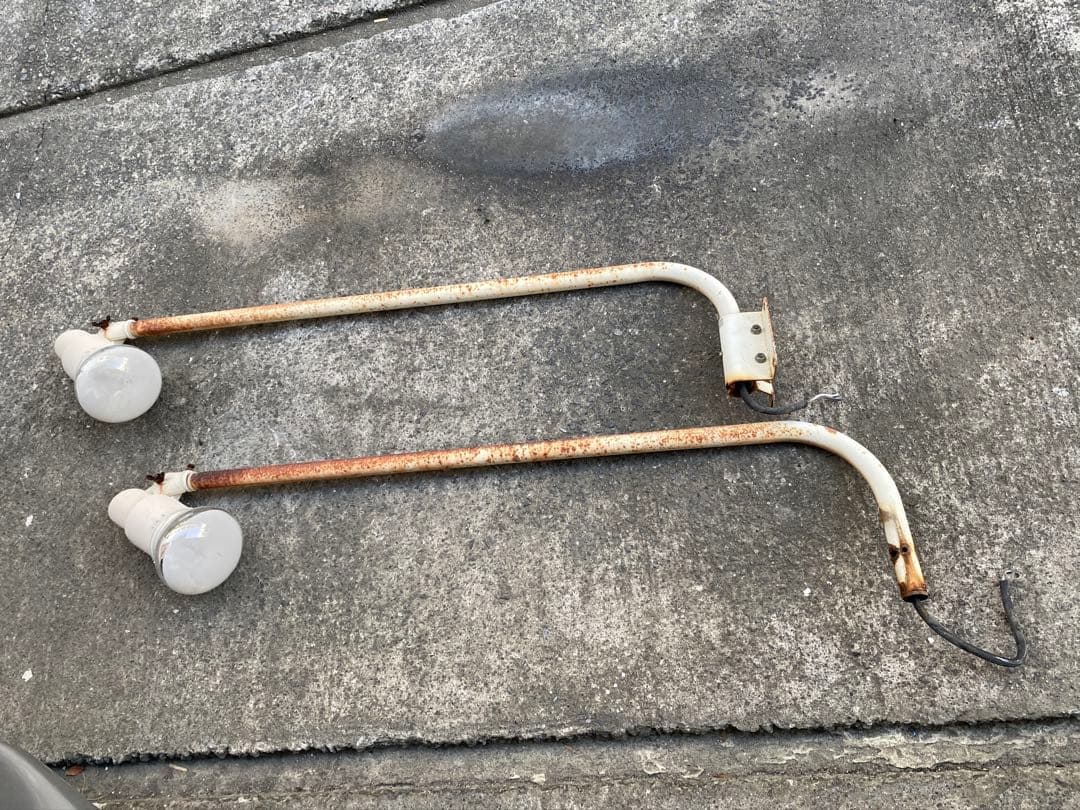 ホワイトスポットライト 2本　金属製