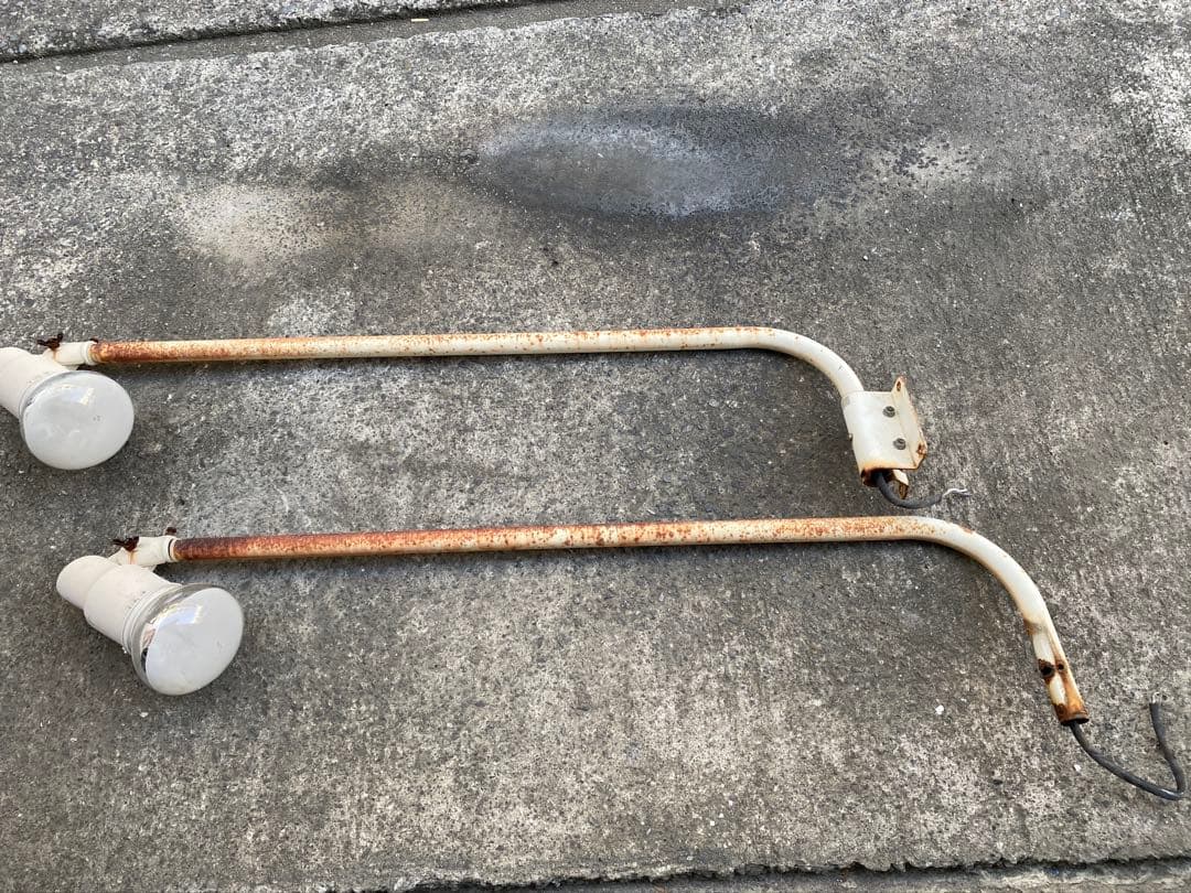 ホワイトスポットライト 2本　金属製