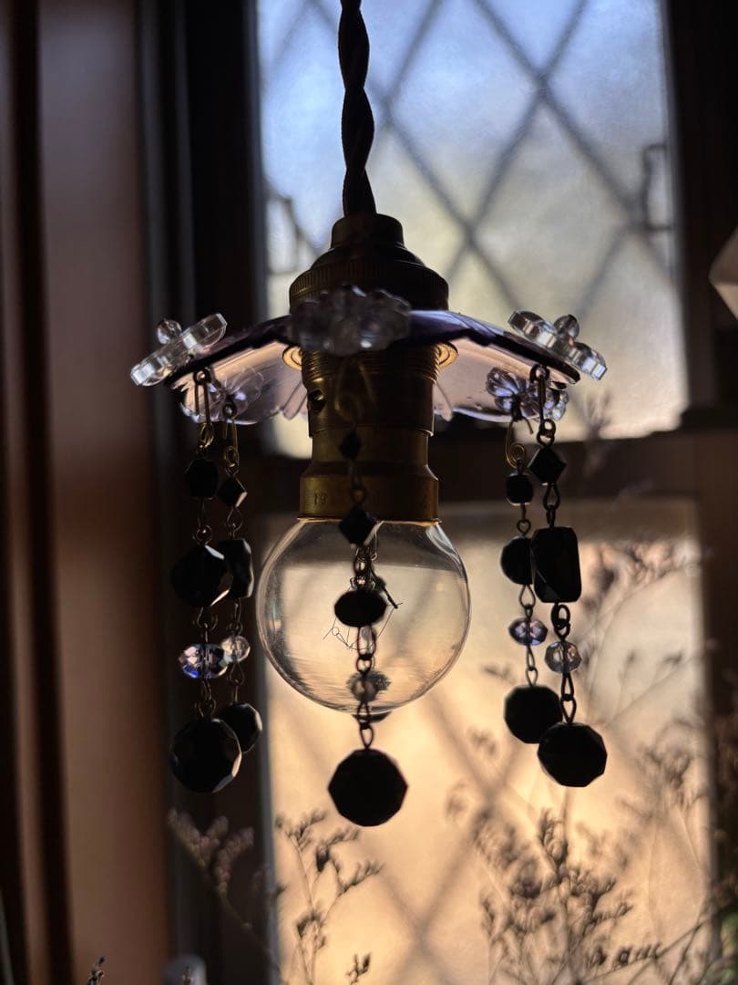 希少 紫アートデコ 漆黒の祈り 哀悼のビーズが導くヴィンテージミニシャンデリア