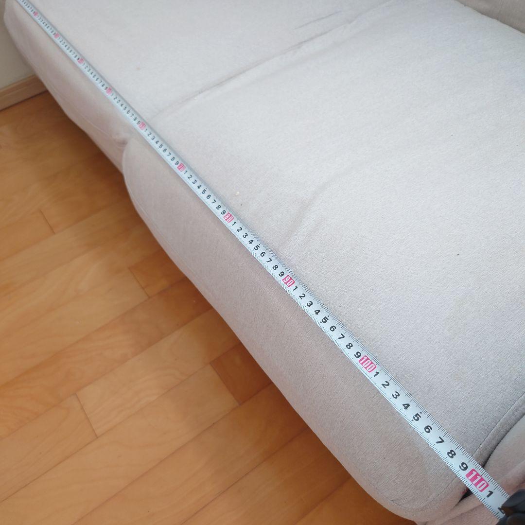 送料込☆中古ソファ・ライトグレー ボタンタッセルデザイン ソファ