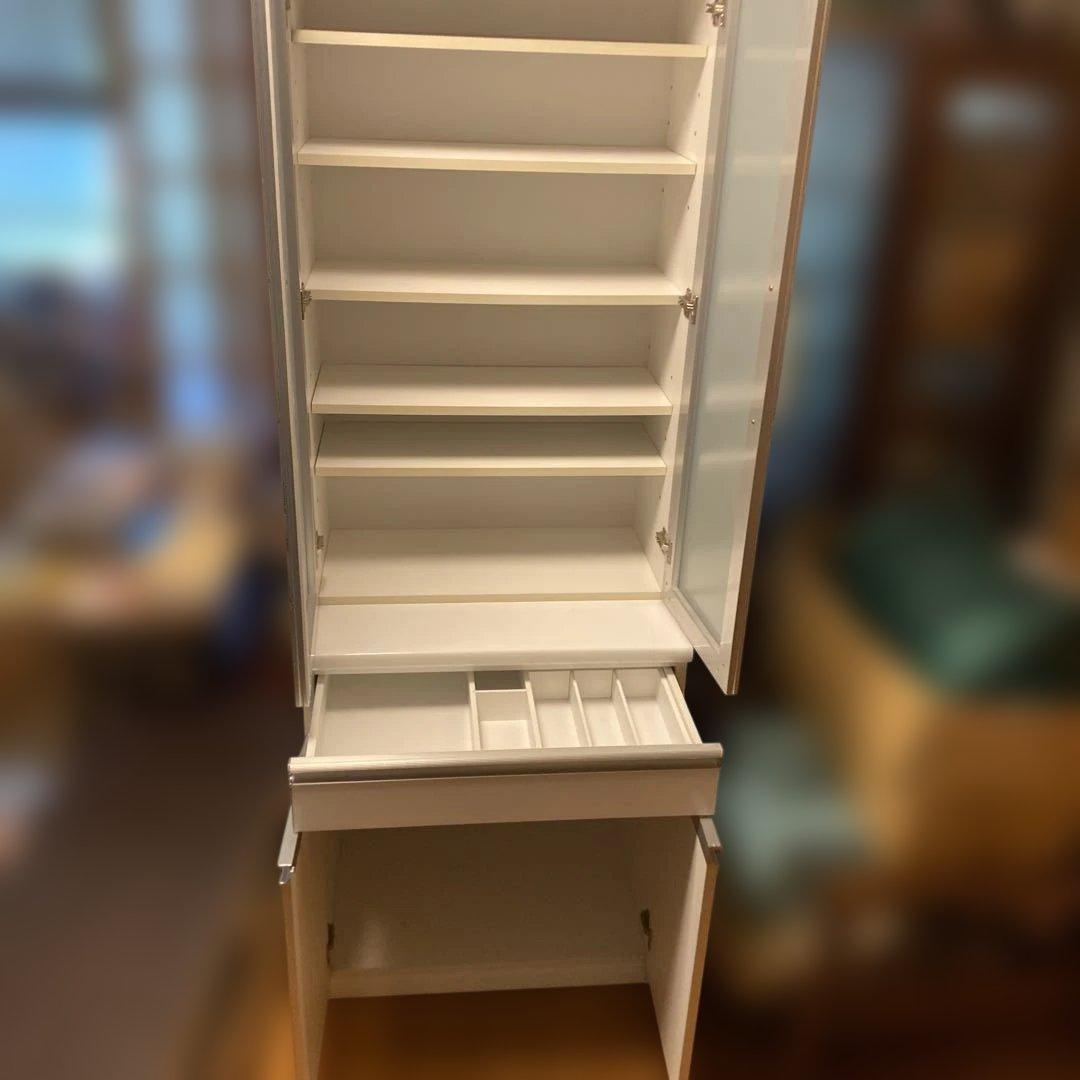 引き取りや近郊地域の方配達致します！ホワイト 食器棚 収納力抜群