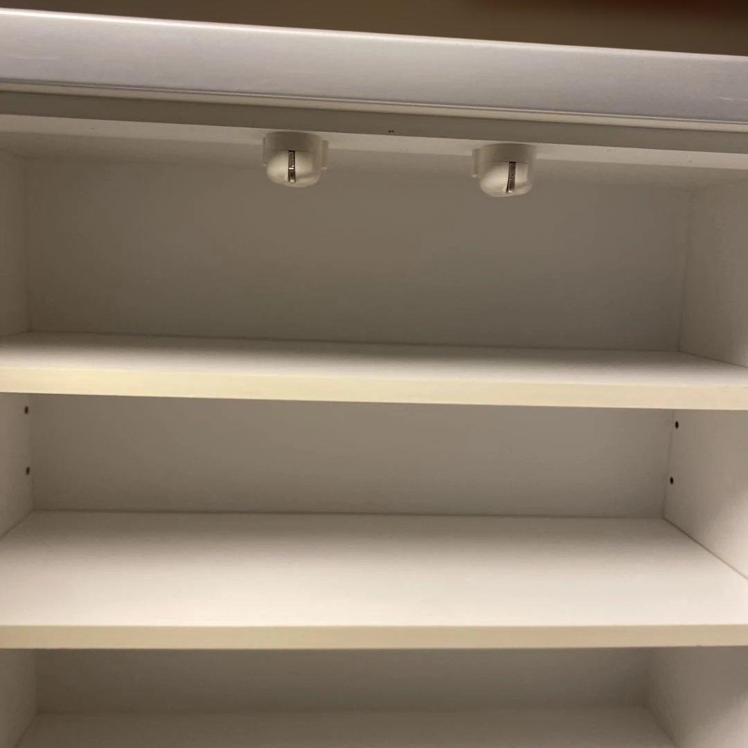 引き取りや近郊地域の方配達致します！ホワイト 食器棚 収納力抜群