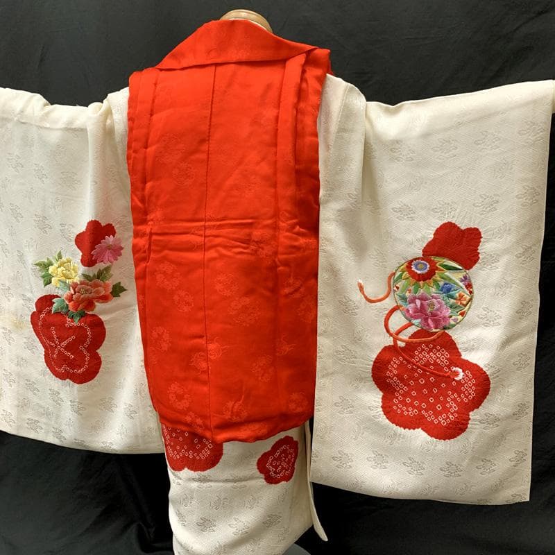 510ag31□七五三 三歳 女児 着物&被布 絞染め 総刺繍 梅 白□