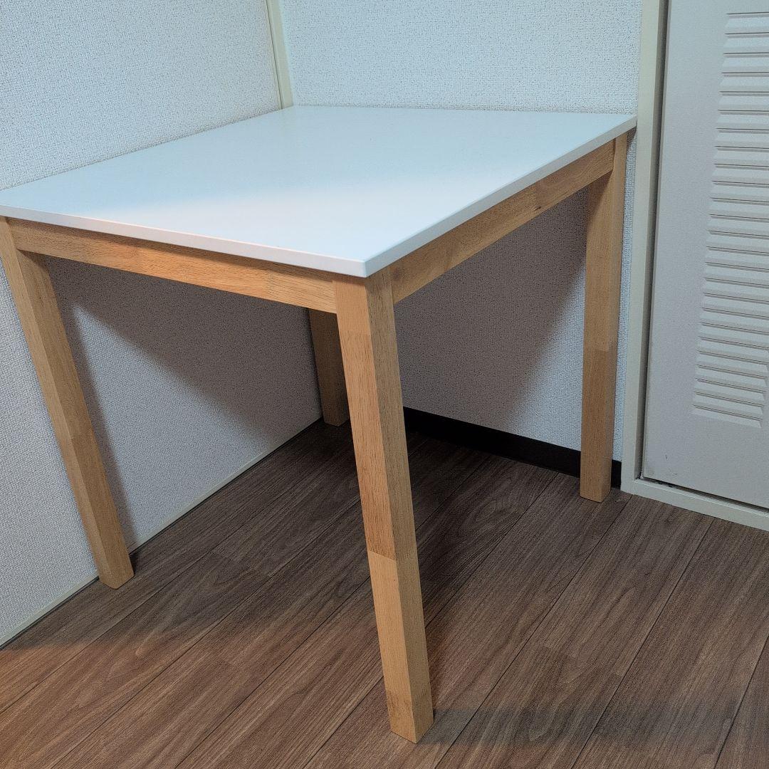 美品　ホワイト木製テーブル　70ｃｍ正方形