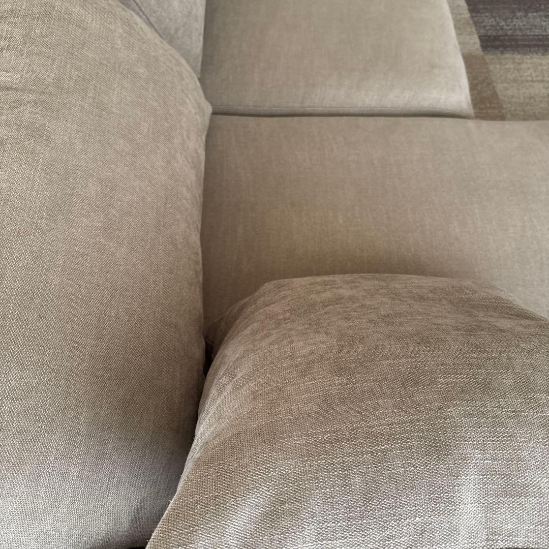 ベージュのファブリックコーナーソファ