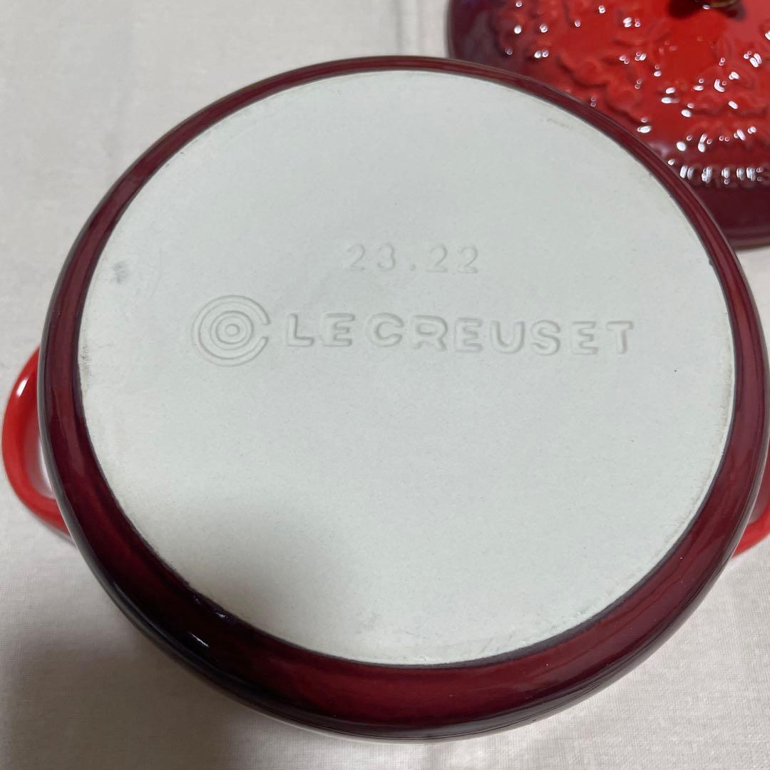 《新品》ルクルーゼ 14cm ノエルレリーフ　ココットロンド スターノブ