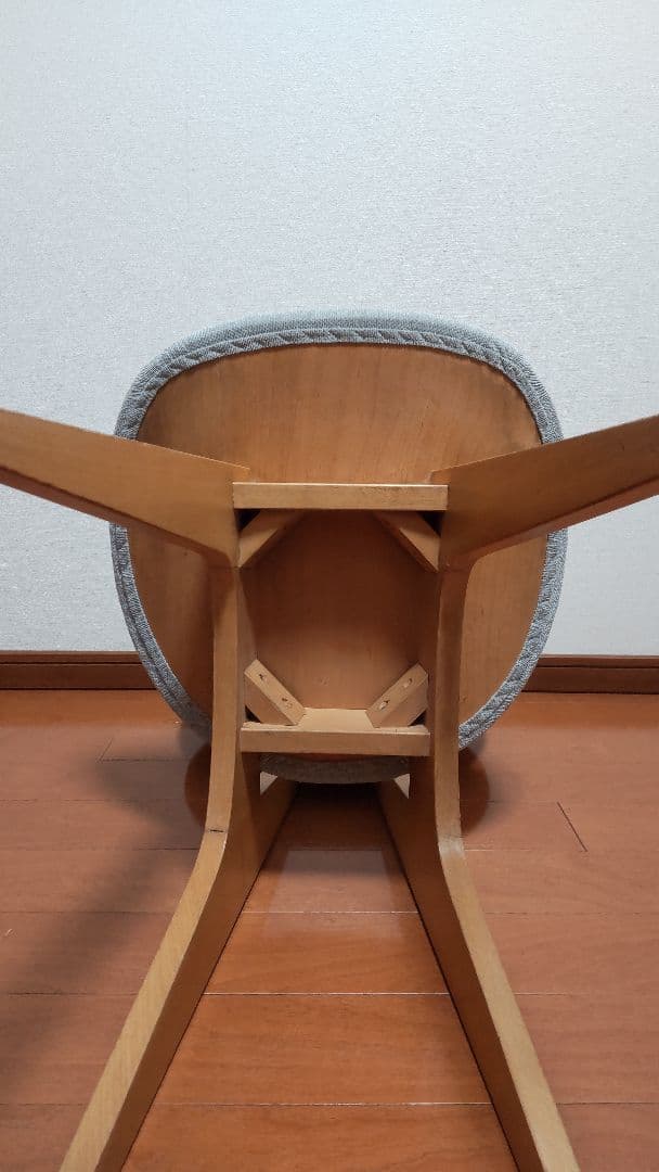 坂倉準三の小椅子 日本女子大の図書館で実際に使われていた個体です