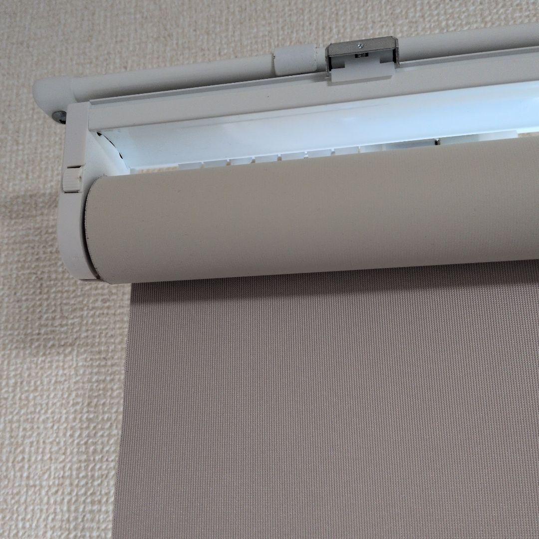 ロールスクリーン　完全遮光　幅174x丈210mm　オフホワイト（グレージュ系）
